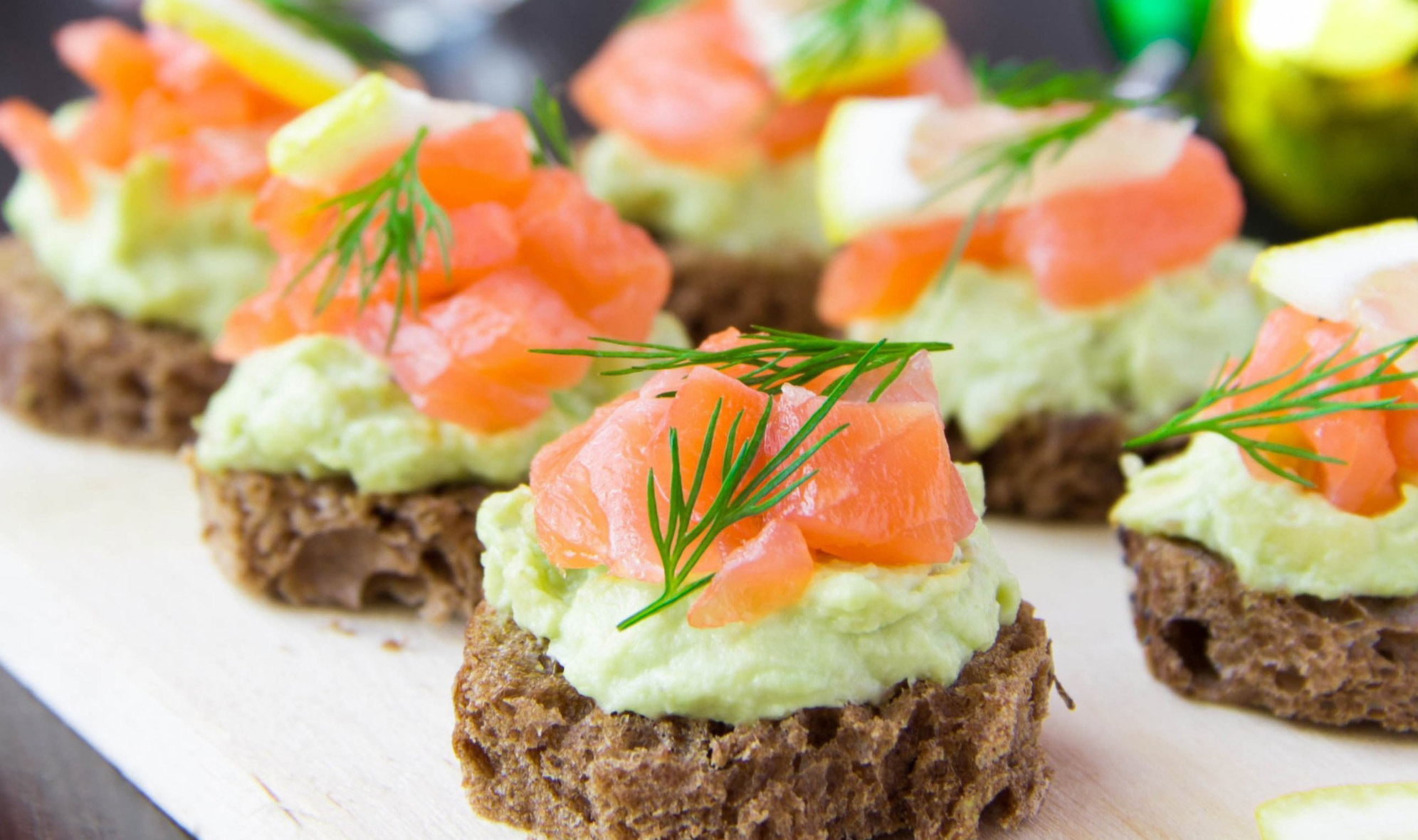 Закуска из авокадо и красной рыбы Белая закуска с мартини