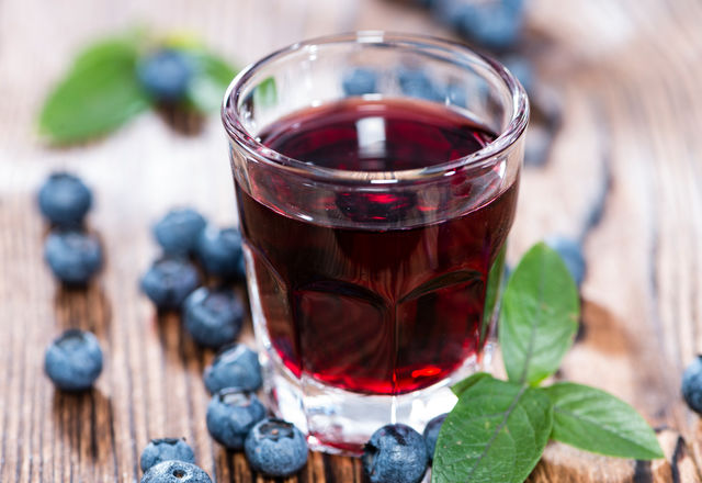 кизиловый ликер с черникой