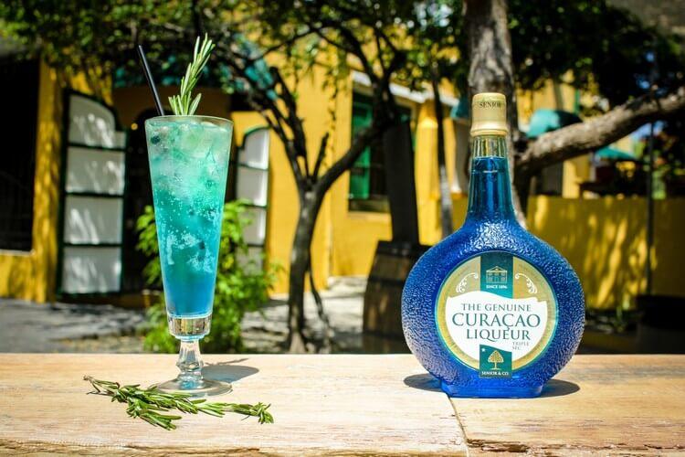 Название алкоголя синее