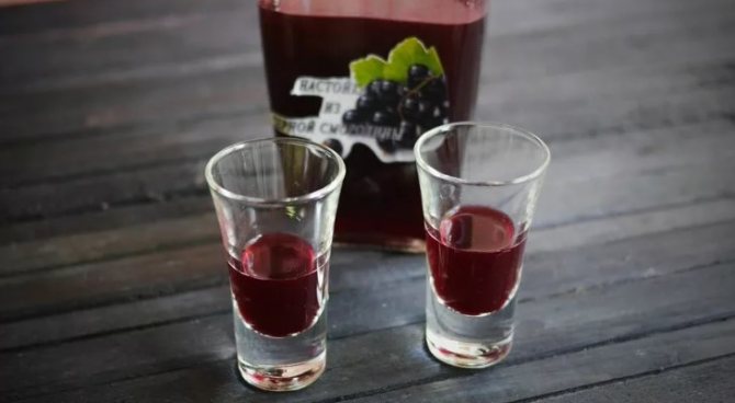 Настойка самогона из черной смородины