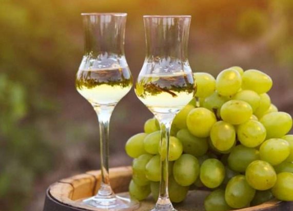 Простой рецепт самогона из винограда в домашних условиях: пошаговая инструкция