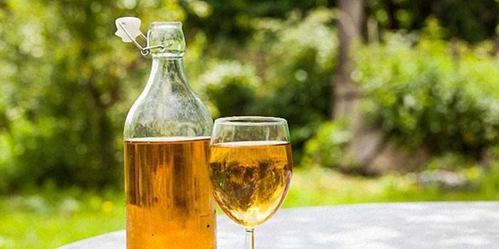 Вино столовое грушевое