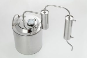 Дистиллятор с сухопарником