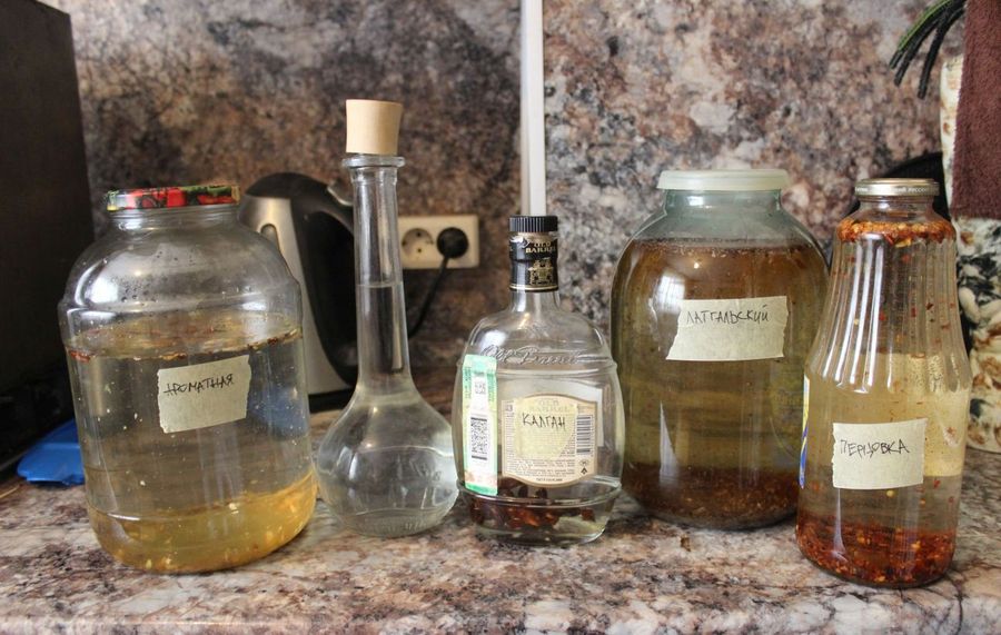 Бутылки с самогонном