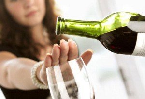 Аллергия на вино: причины, симптомы и методы лечения