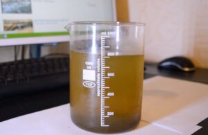 Бурый осадок марганца из хлопьев