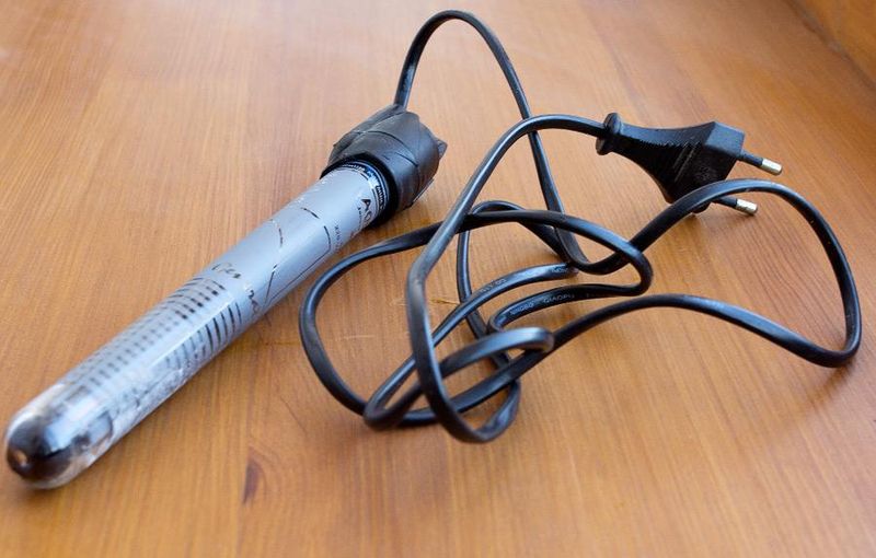 Аквариумный водонагреватель с терморегулятором