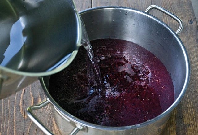 Приготовление браги для питья из варенья или сока