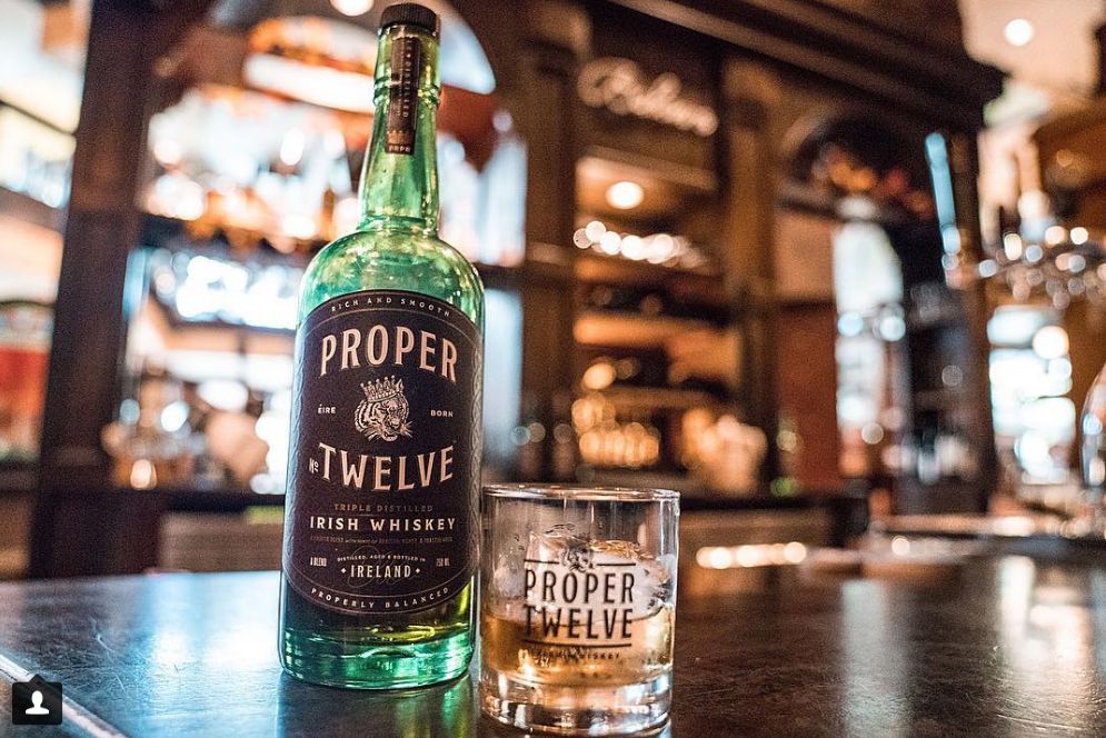 Виски Макгрегора в фирменном стакане