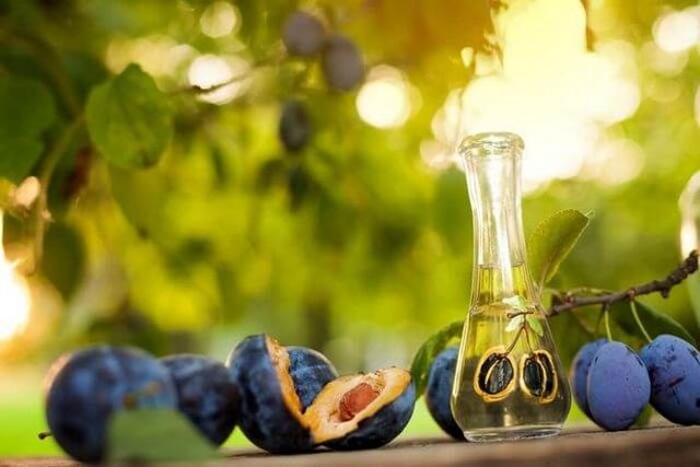 Простой самогон из слив - рецепт браги и перегонка