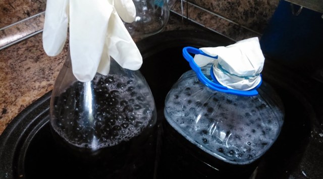 Вино очень долго бродит (дольше 55 дней), что предпринять